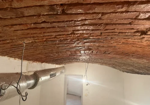 rekonstrukce bytů a komerčních prostorů v budově