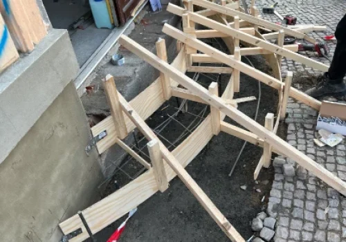 rekonstrukce bytů a komerčních prostorů v budově