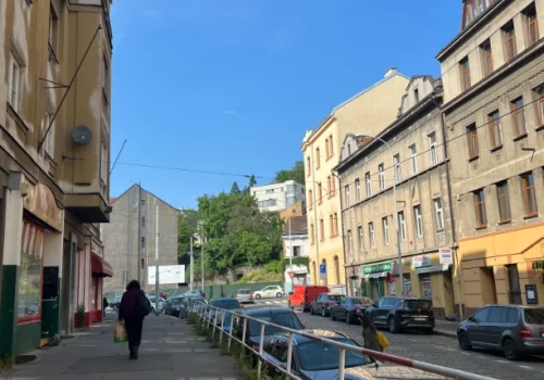 rekonstrukce bytů a komerčních prostorů v budově